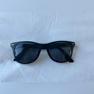 Ray-Ban Wayfarer Sunglasses *WORN ONCE*